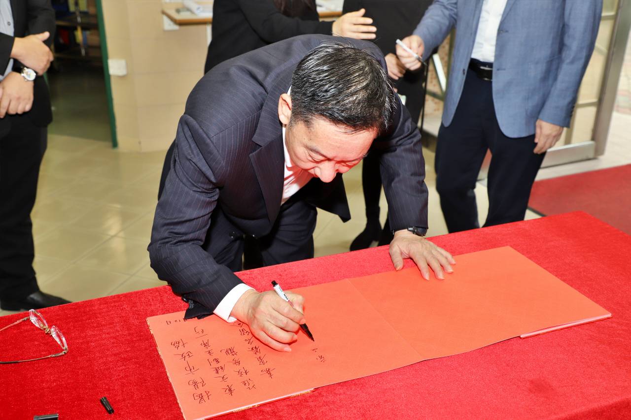 2023y165-02.jpg