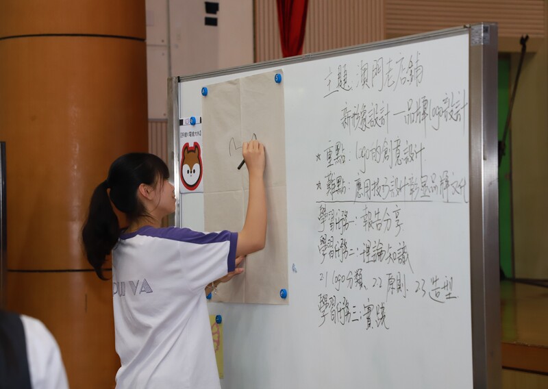 10.1_860c7.JPG