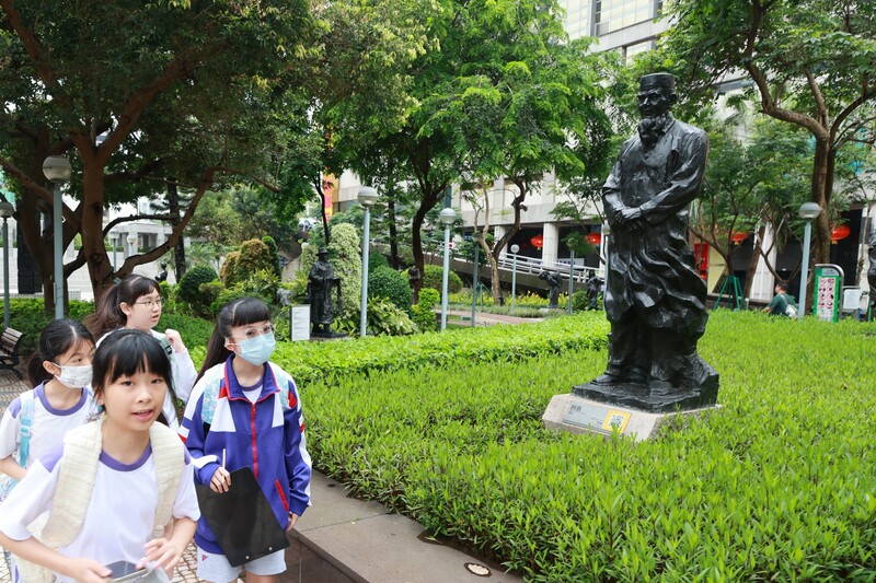 13_4e955.JPG