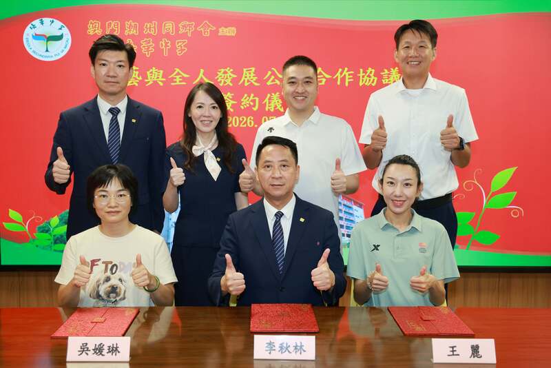3_簽署儀式完成後全體大合照_a0d3e.JPG