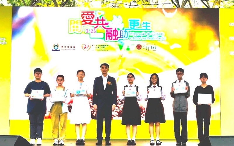 学生获奖成果_380_73b3c.jpg
