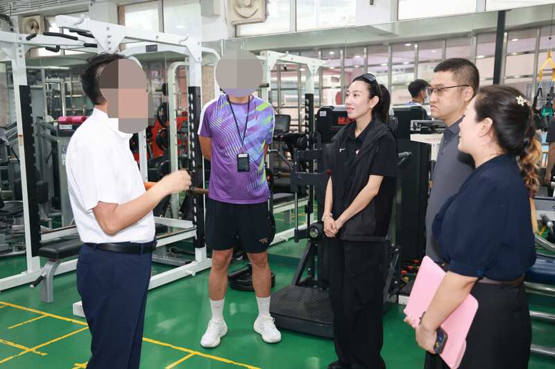 跨栏运动员王丽刘翔师妹来校做体适能导师课程顾问_1_64b6f.jpg