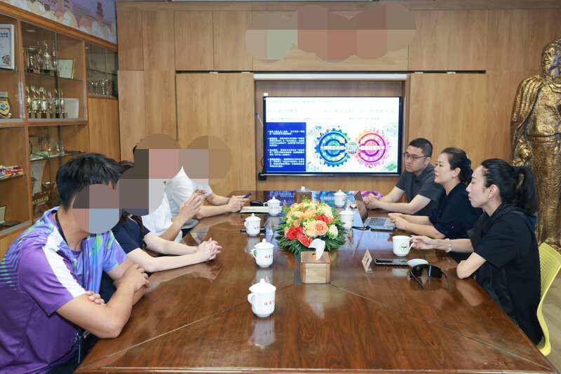 跨栏运动员王丽刘翔师妹来校做体适能导师课程顾问_2_f6100.jpg